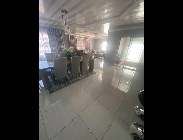 5 BEDROOM HOUSE FOR SALE IN AERORAND